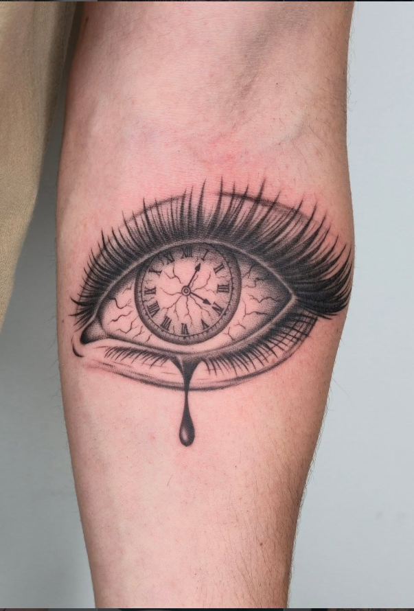 Oeil avec horloge